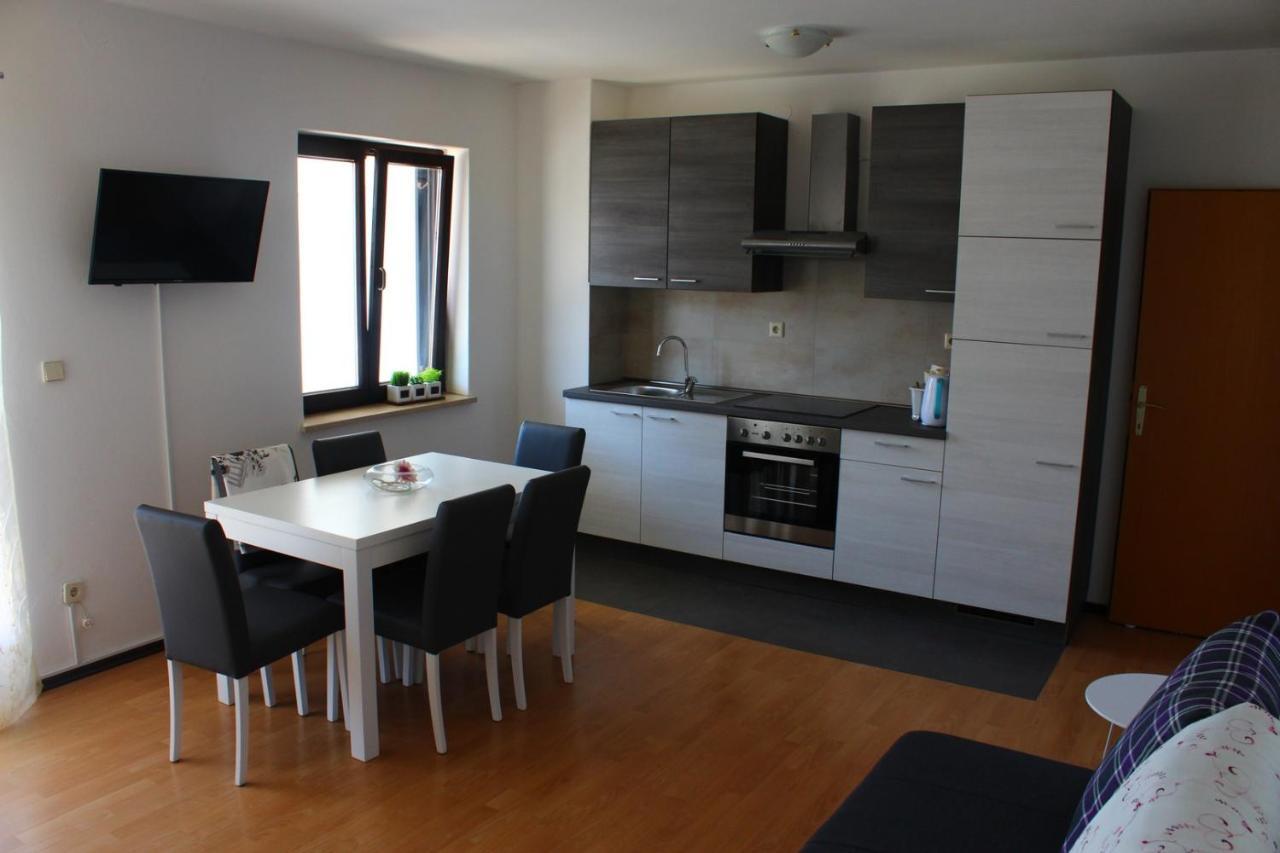 Apartment Arna Krk Town Exterior foto